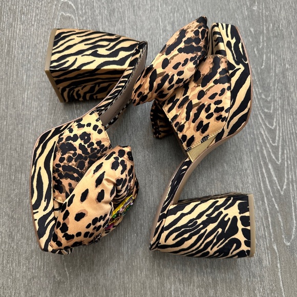 Betsey Johnson Leopard Print Heels - Picture 4 of 12